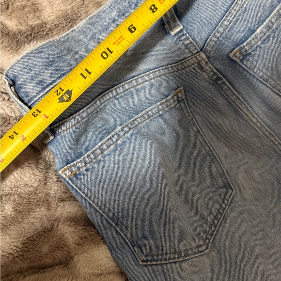 Madewell Blue Mom Jeans Jeans with Natural Distressing size 26 - Picture 9 of 9